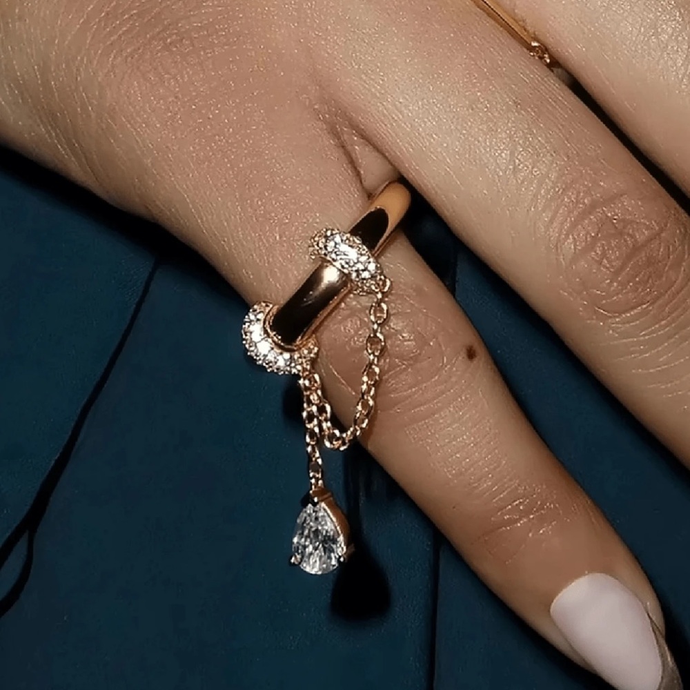 Elegant Gold Chain Ring with Crystal Drop R300